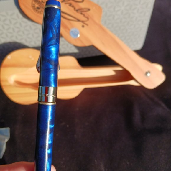 ELVIS PRESLEY PEN AND WOODEN PEN BOX HOLDER - Picture 7 of 11